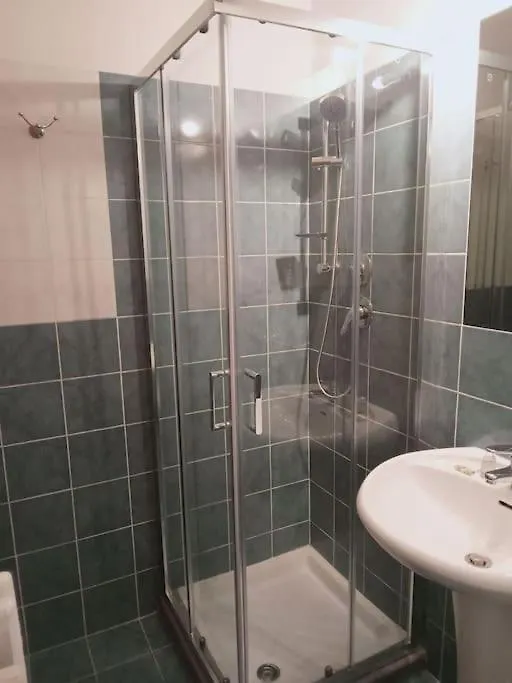 Nazionale B - Two Bedrooms Nearby Central Station Florencja 0*,  Włochy