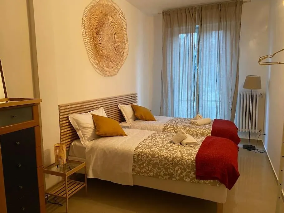 Apartment Nazionale B - Two Bedrooms Nearby Central Station Florence Italy